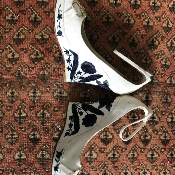 Gucci Embroidered Floral Canvas Platform Wedges - Picture 3 of 8